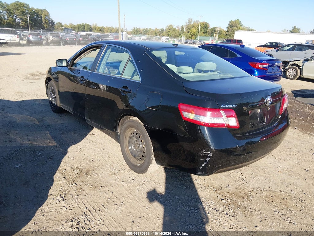 2011 Toyota Camry LE photo 3