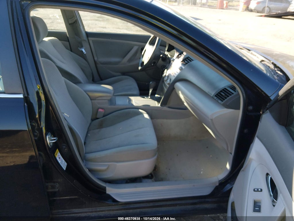 2011 Toyota Camry LE photo 5