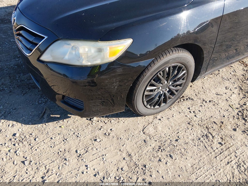 2011 Toyota Camry LE photo 6