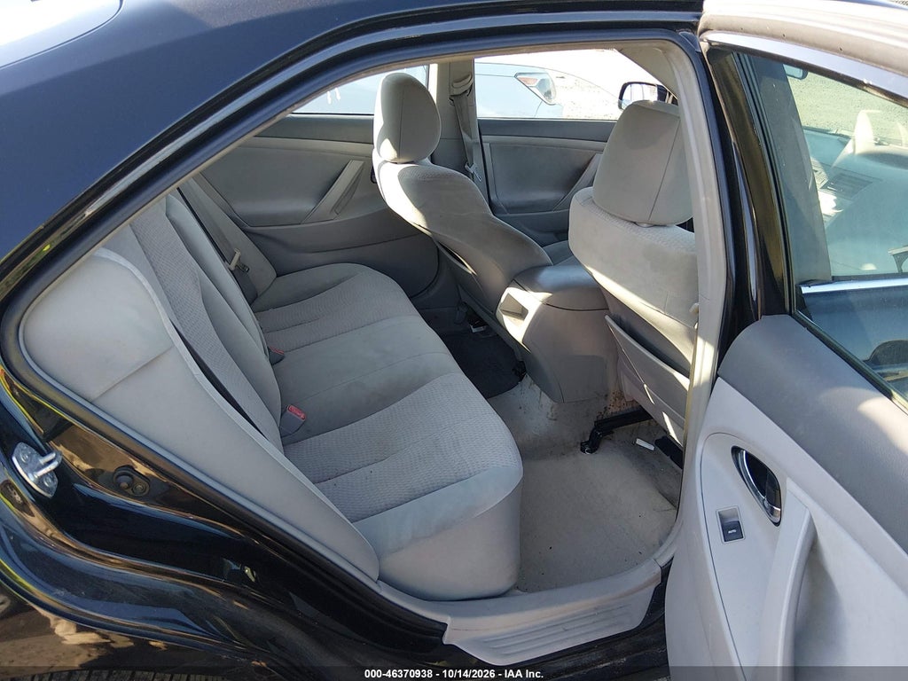2011 Toyota Camry LE photo 8