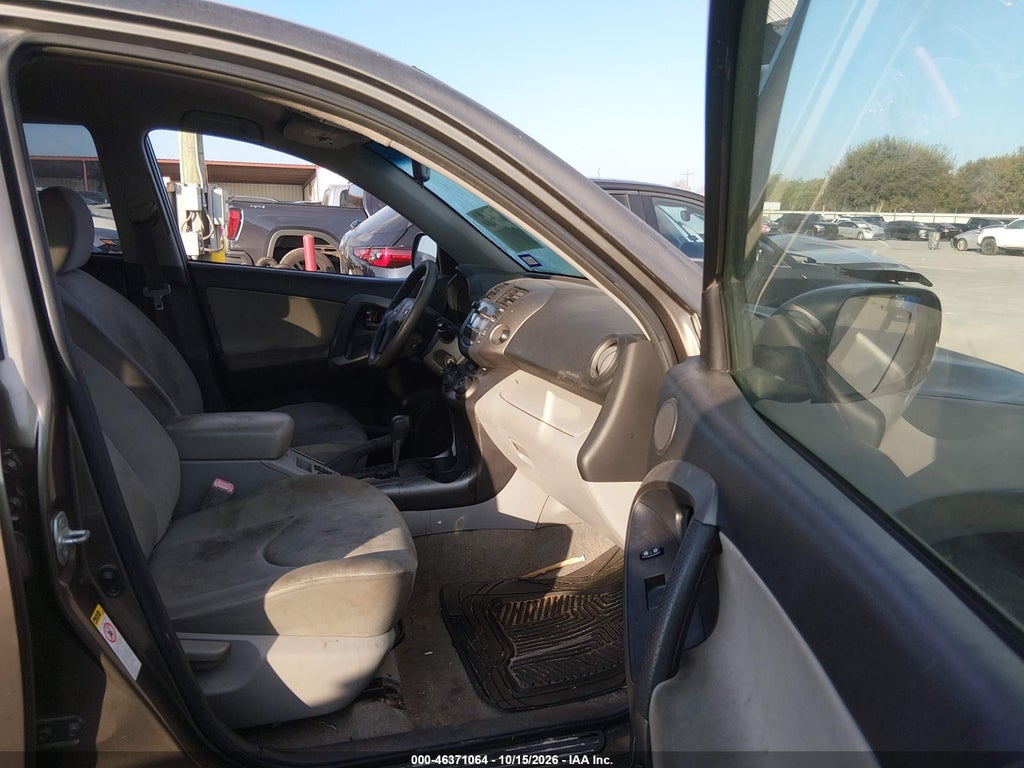2010 Toyota RAV4 photo 5