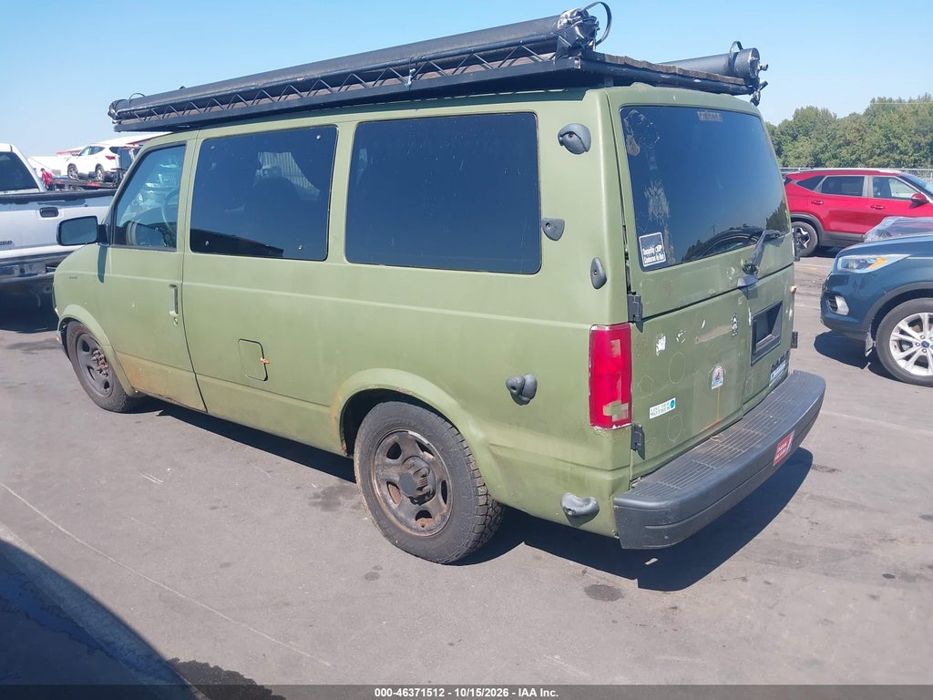 2004 Chevrolet Astro photo 3