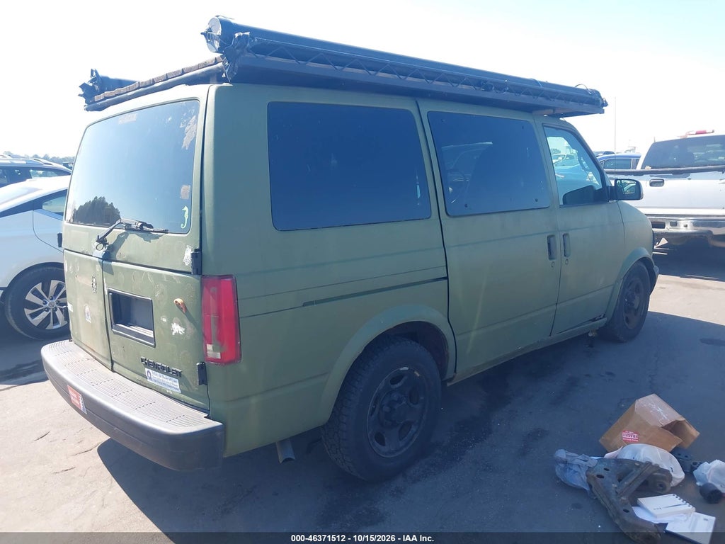2004 Chevrolet Astro photo 4