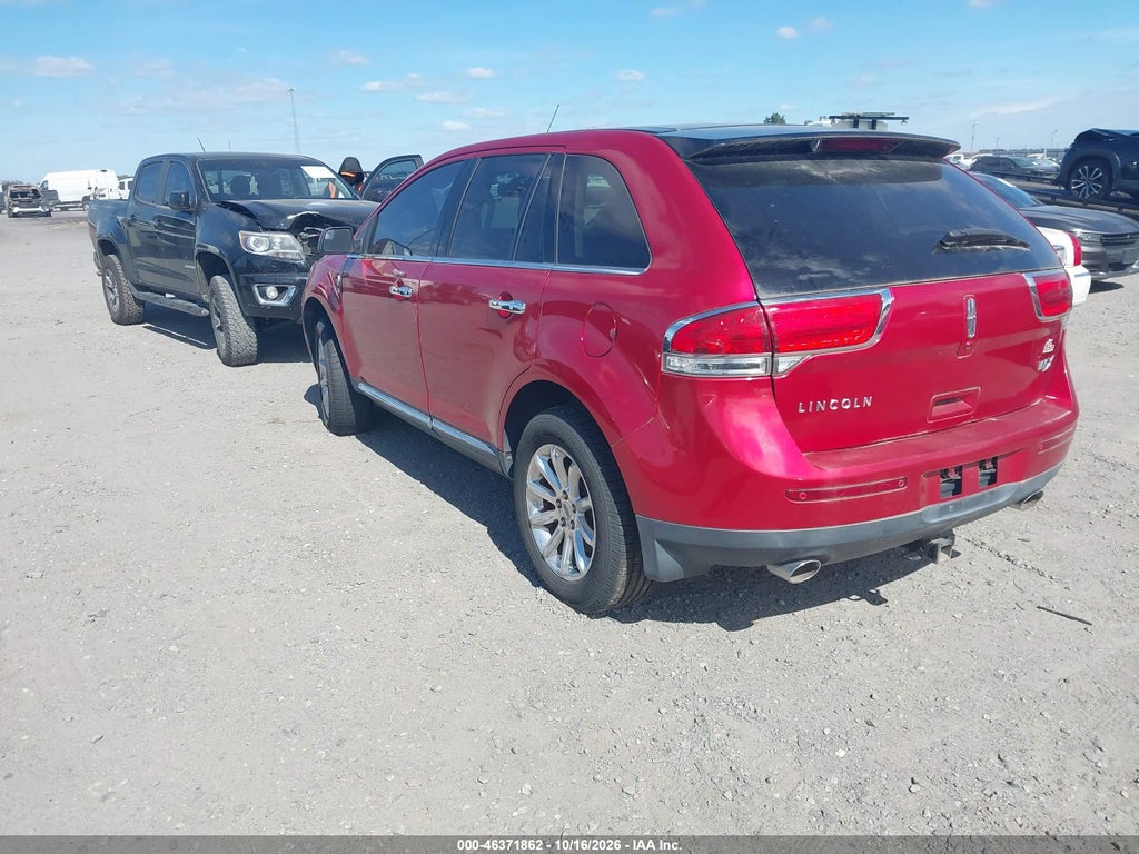 2011 Lincoln MKX photo 3