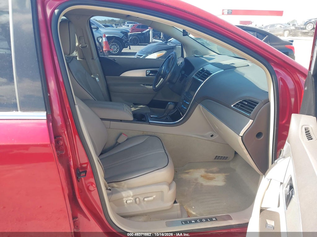 2011 Lincoln MKX photo 5