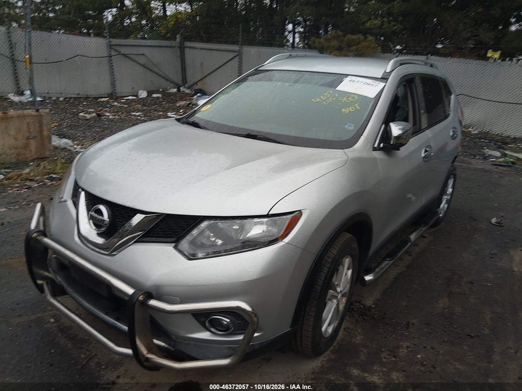 2015 Nissan Rogue SV photo 2