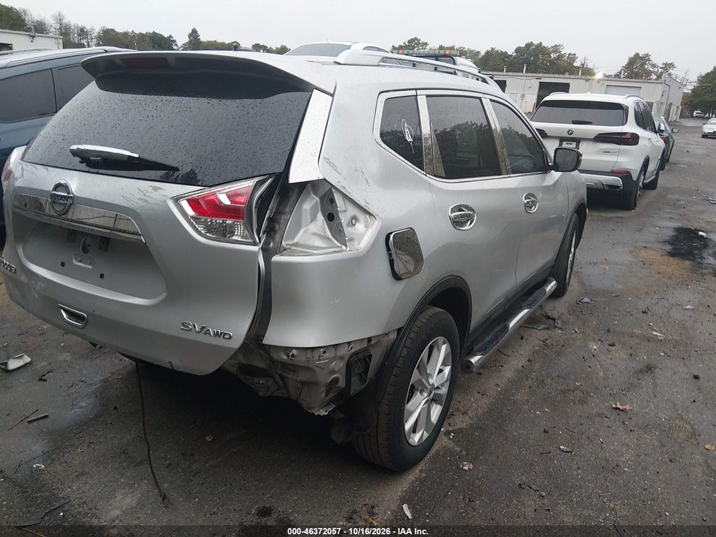 2015 Nissan Rogue SV photo 4