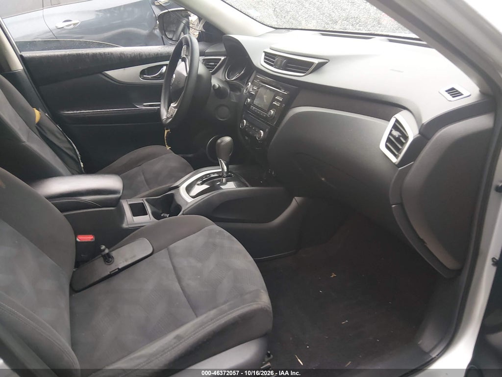 2015 Nissan Rogue SV photo 5