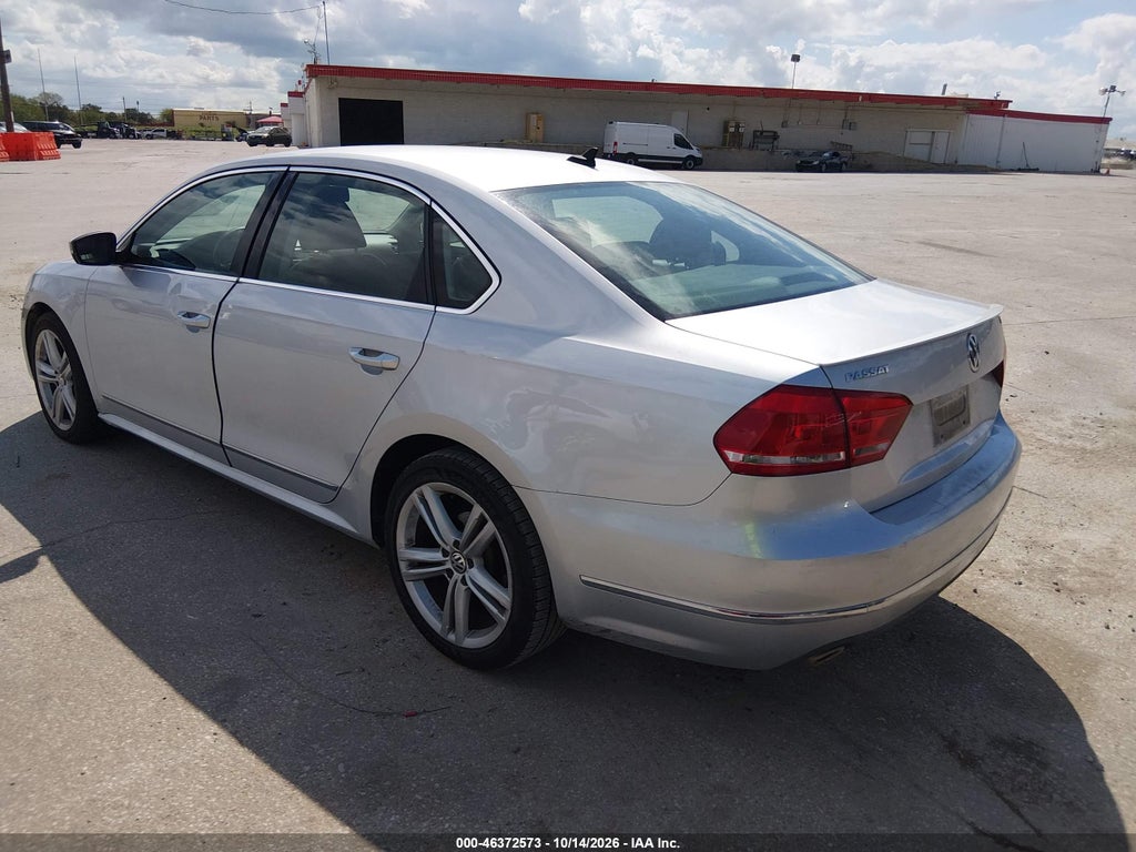2013 Volkswagen Passat 2.0L TDI SEL Premium photo 3