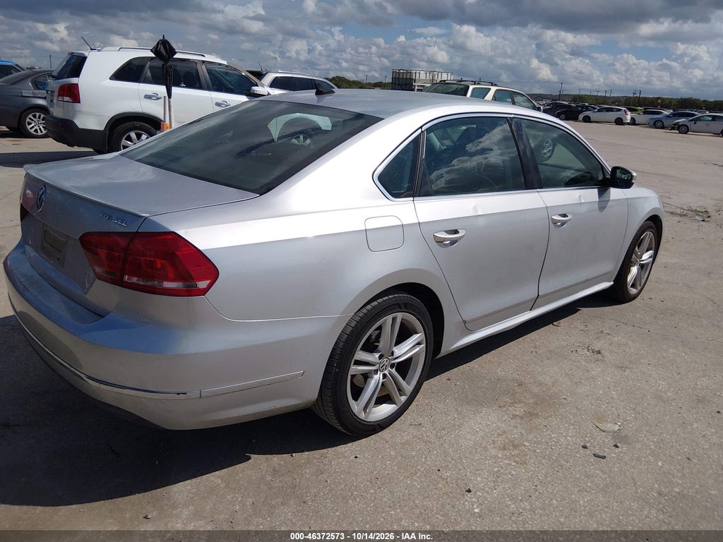 2013 Volkswagen Passat 2.0L TDI SEL Premium photo 4