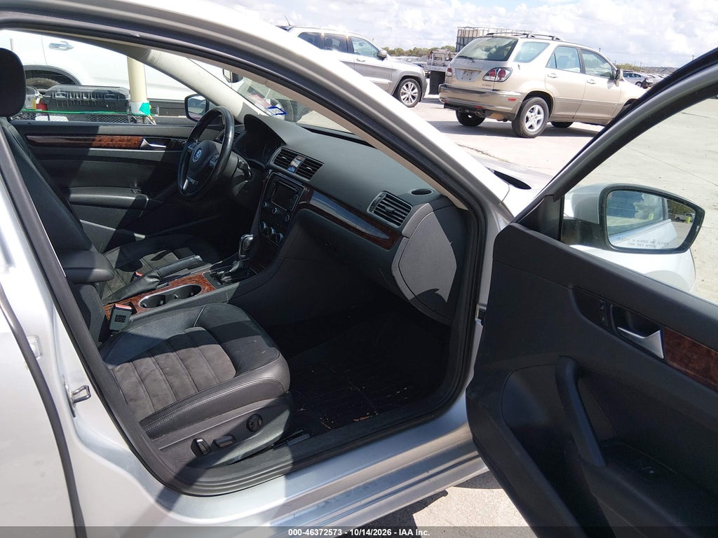 2013 Volkswagen Passat 2.0L TDI SEL Premium photo 5