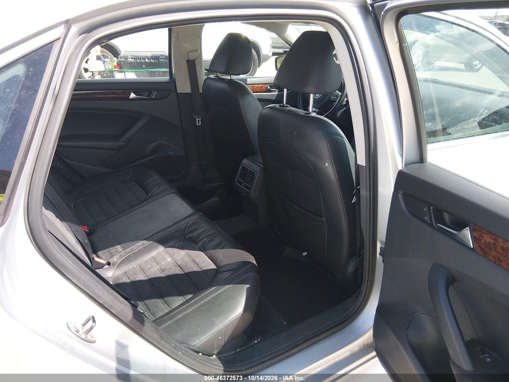 2013 Volkswagen Passat 2.0L TDI SEL Premium photo 8