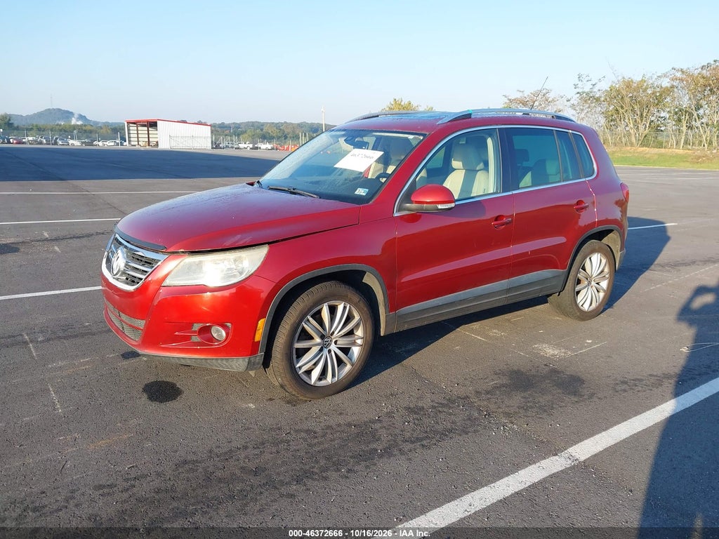 2011 Volkswagen Tiguan SEL photo 2