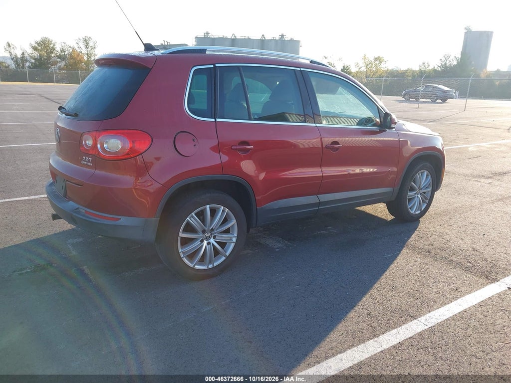 2011 Volkswagen Tiguan SEL photo 4