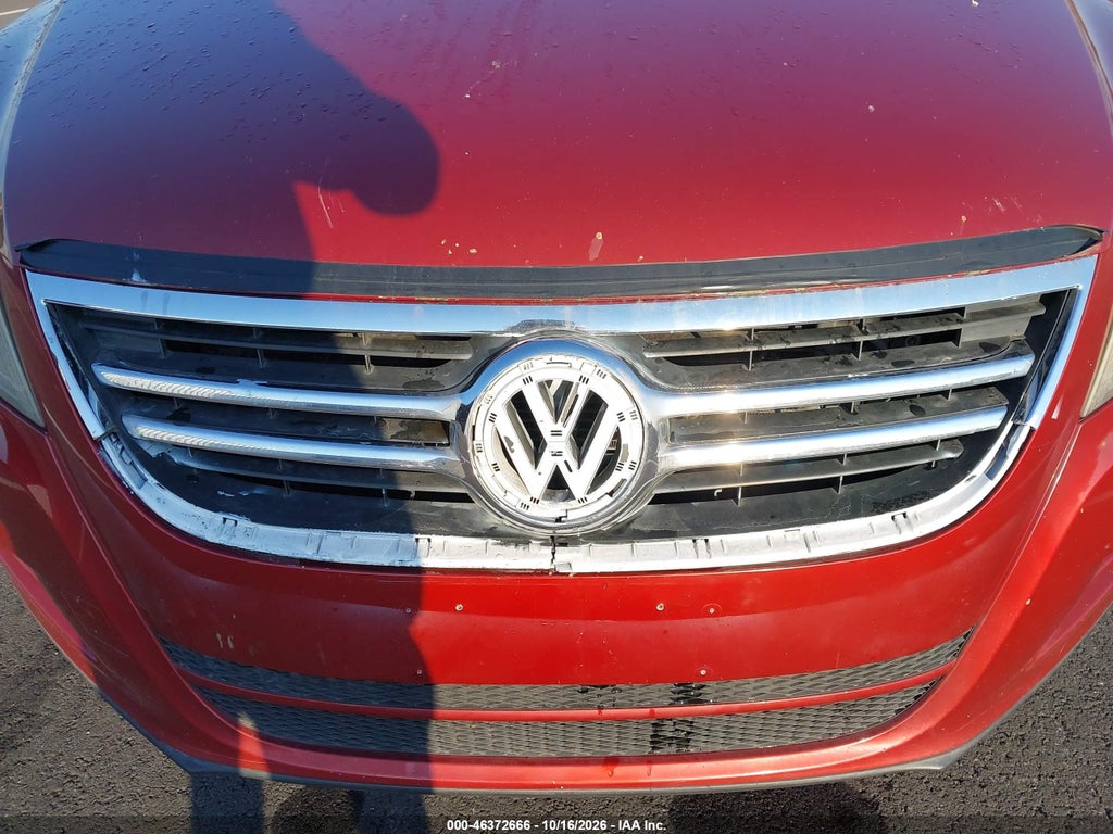 2011 Volkswagen Tiguan SEL photo 6