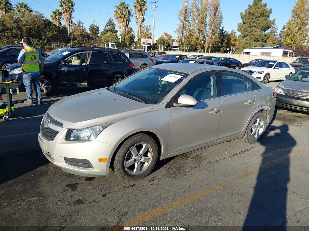 2014 Chevrolet Cruze 1LT Auto photo 2