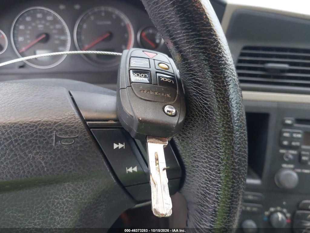 2004 Volvo S60 2.5T AWD photo 11