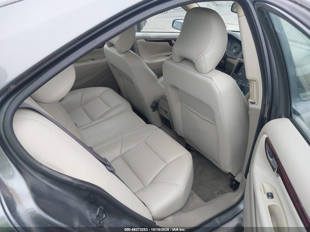 2004 Volvo S60 2.5T AWD photo 8