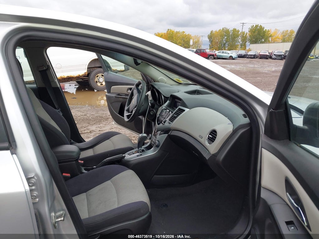 2014 Chevrolet Cruze LS Auto photo 5