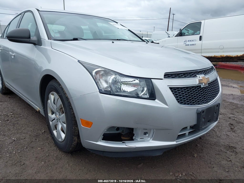 2014 Chevrolet Cruze LS Auto photo 6