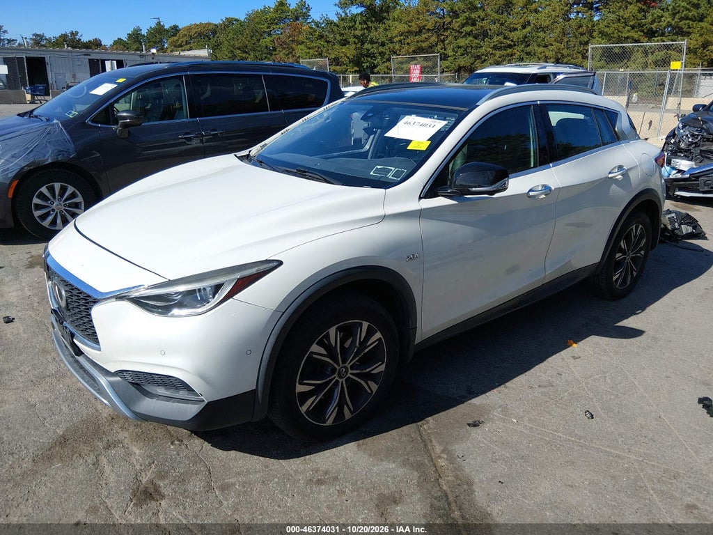 2018 Infiniti QX30 Essential photo 2
