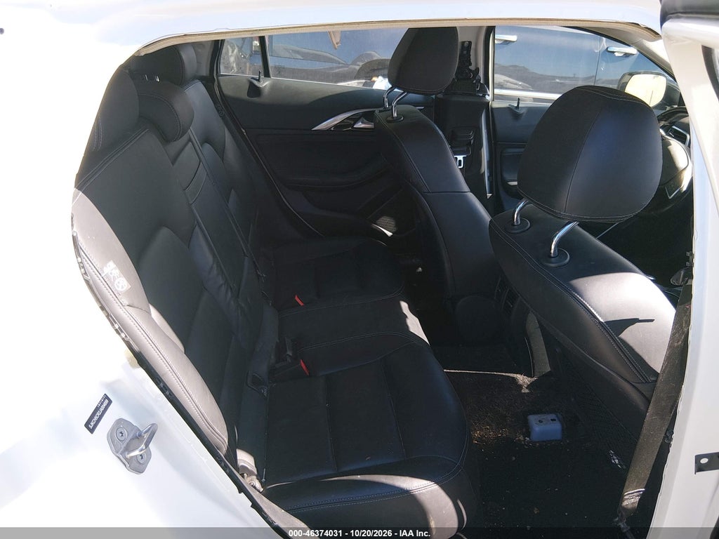2018 Infiniti QX30 Essential photo 8