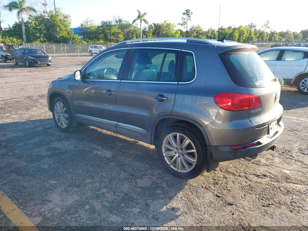 2013 Volkswagen Tiguan SE photo 3
