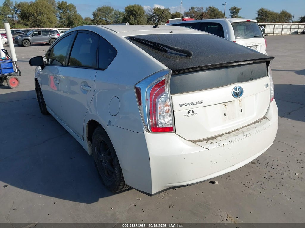 2013 Toyota Prius TWO photo 3