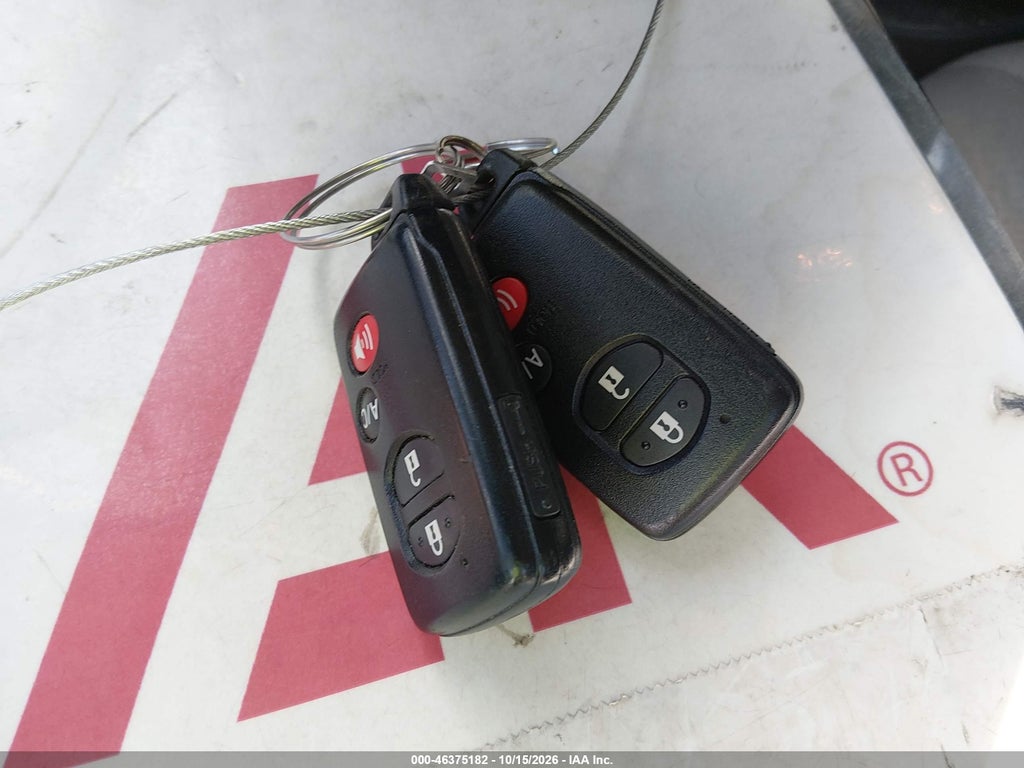 2013 Toyota Prius Three photo 11