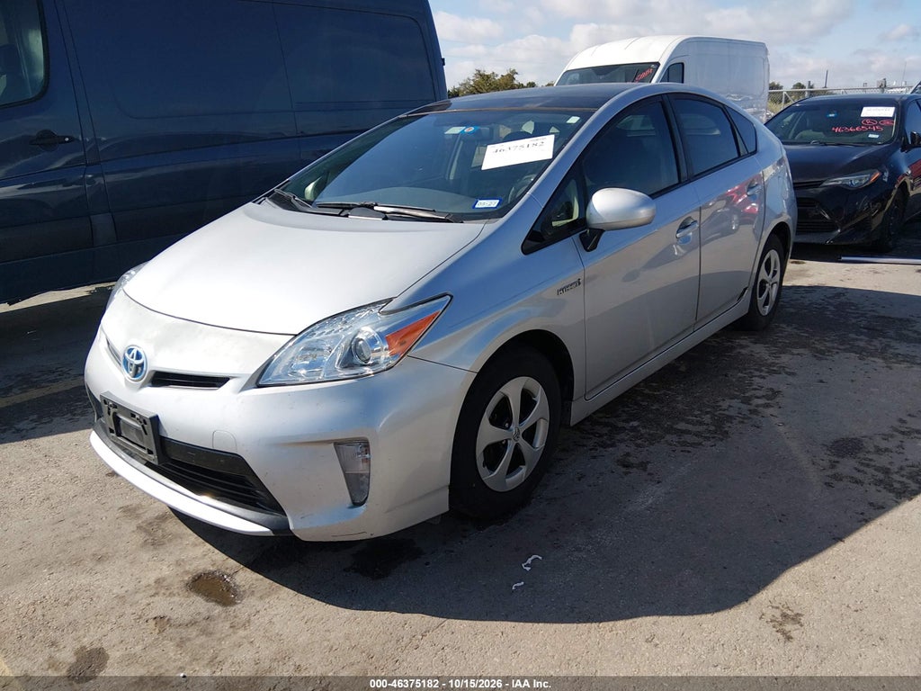 2013 Toyota Prius Three photo 2