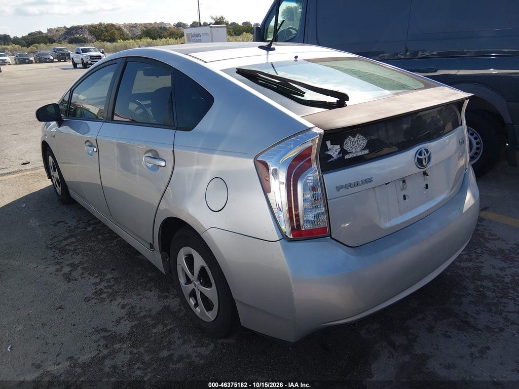2013 Toyota Prius Three photo 3