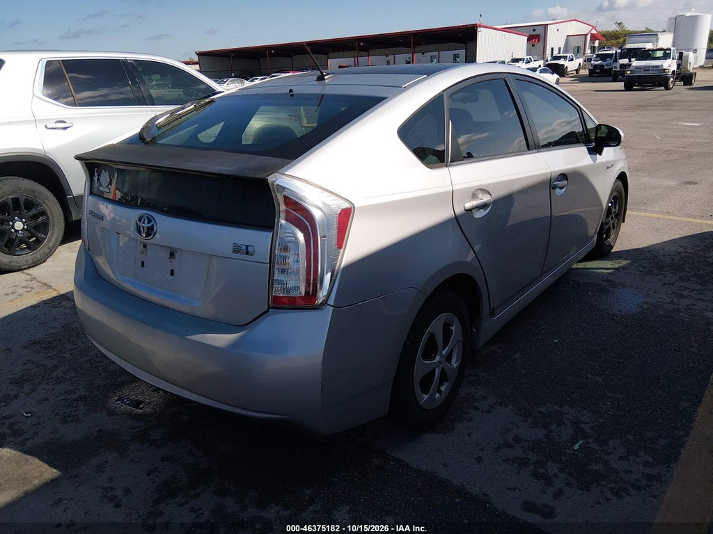 2013 Toyota Prius Three photo 4