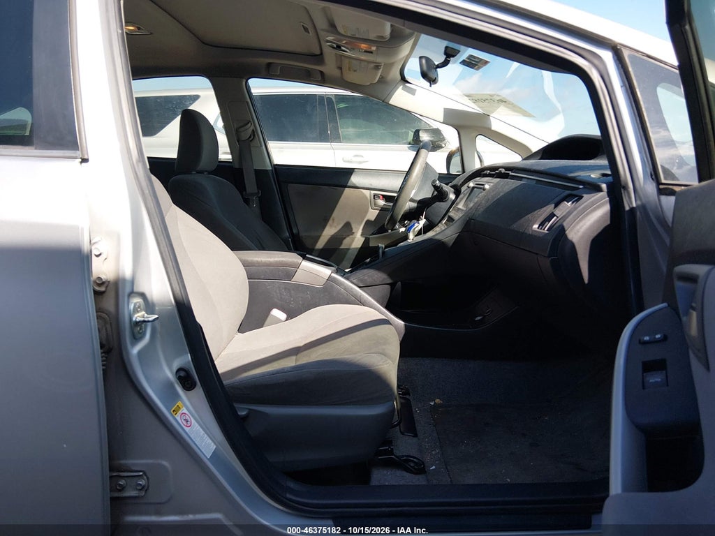 2013 Toyota Prius Three photo 5