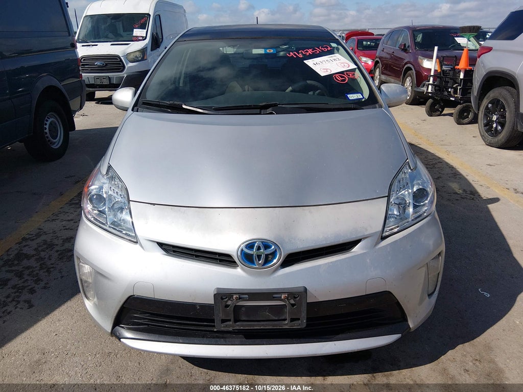 2013 Toyota Prius Three photo 6