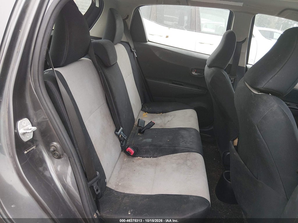 2012 Toyota Yaris LE photo 8