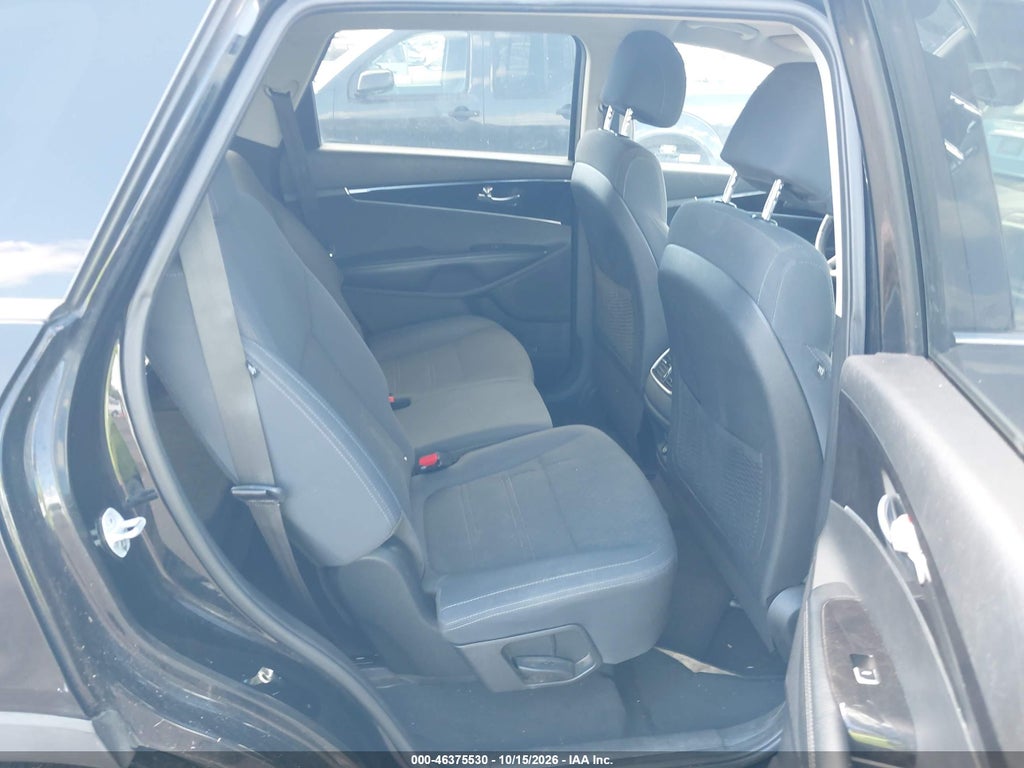 2017 Kia Sorento 2.4L LX photo 8
