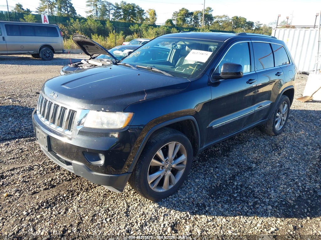 2013 Jeep Grand Cherokee Laredo photo 2