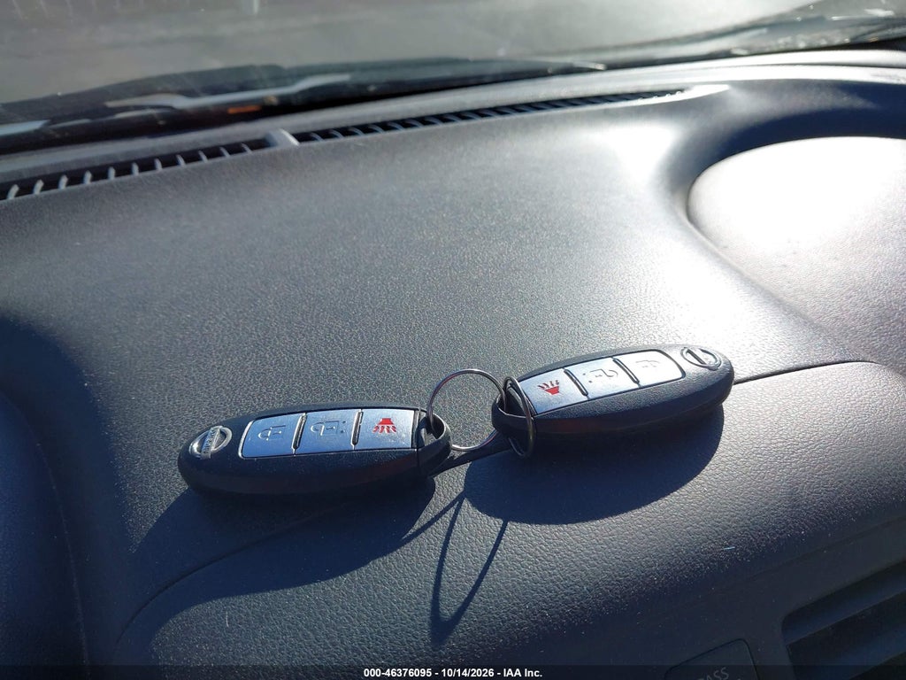 2014 Nissan Versa Note SV photo 11