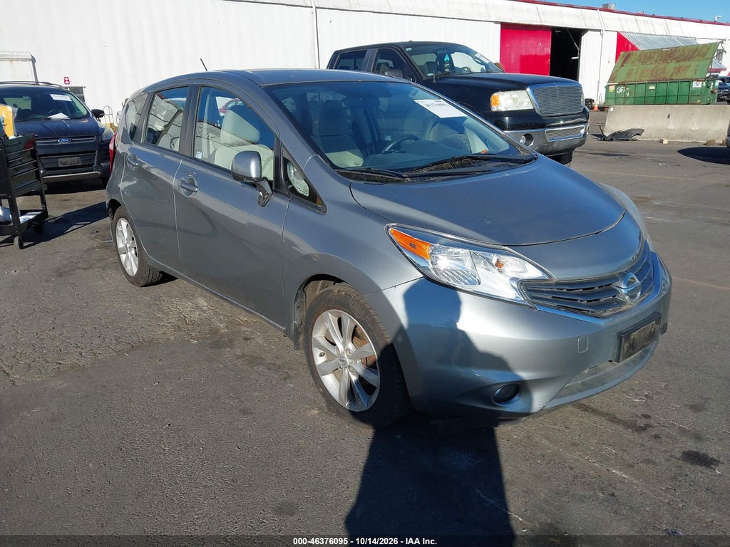 2014 Nissan Versa Note SV photo 2