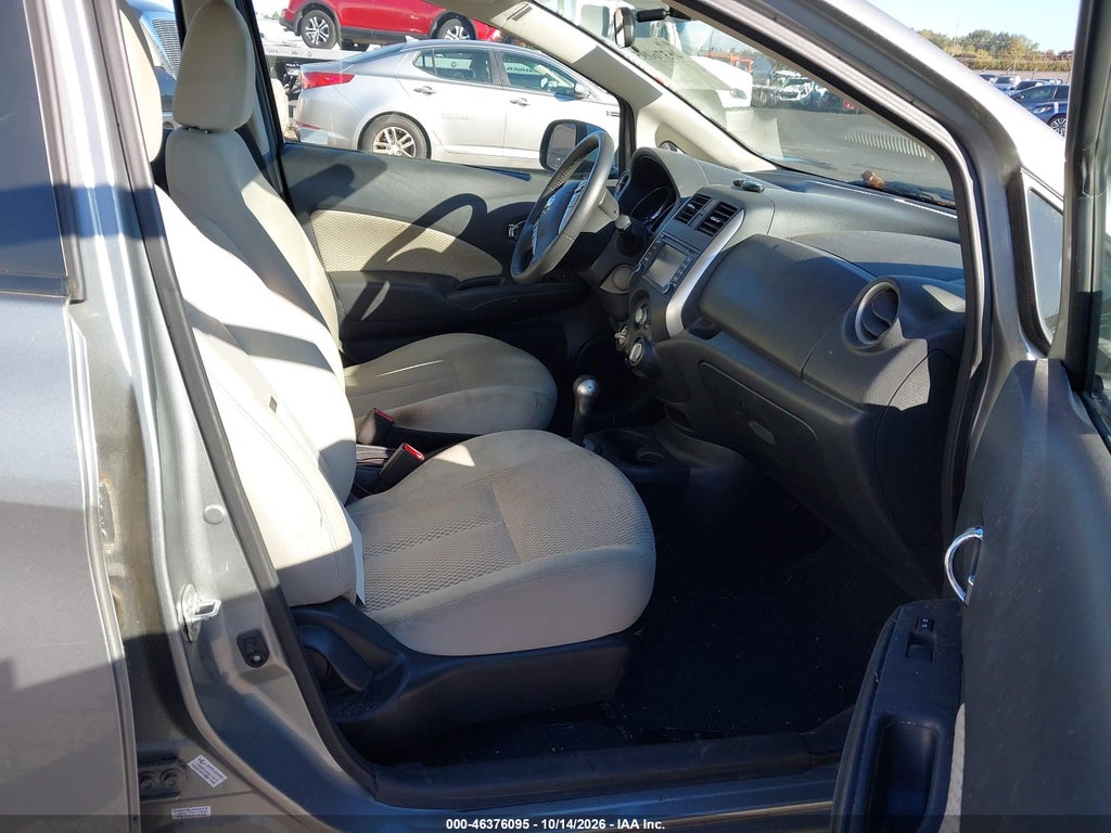 2014 Nissan Versa Note SV photo 5