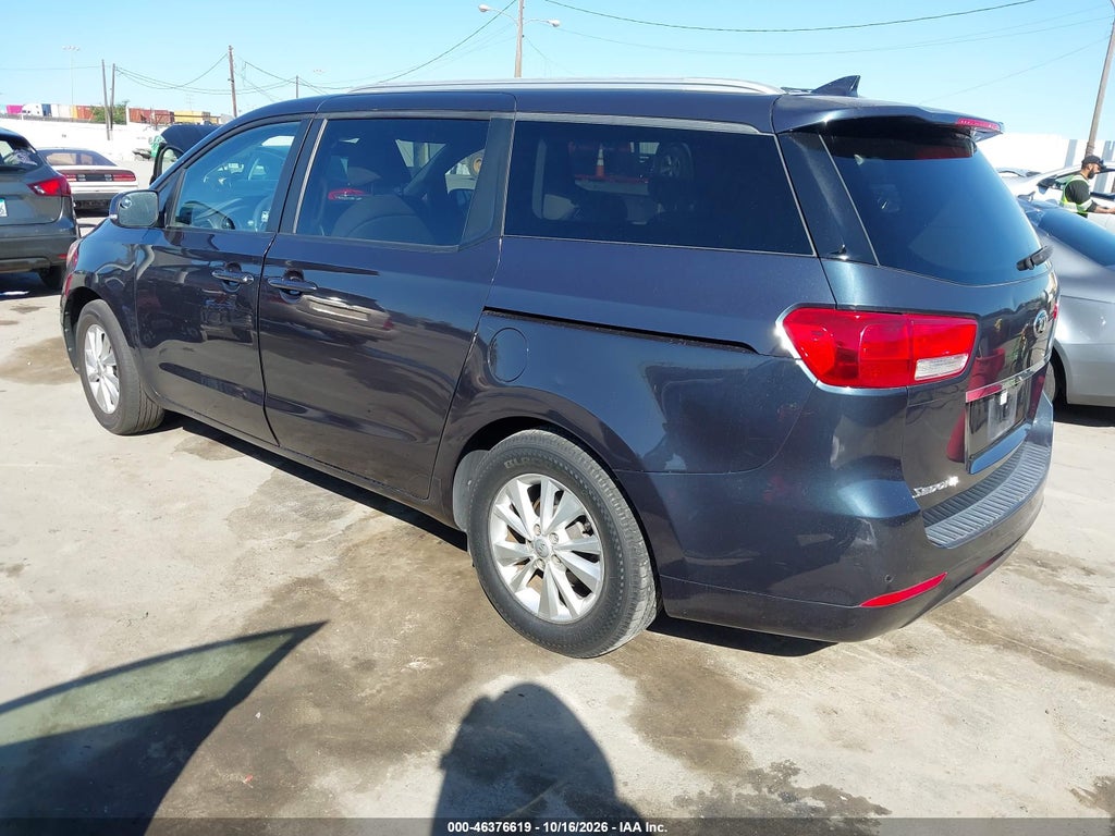 2016 Kia Sedona LX photo 3