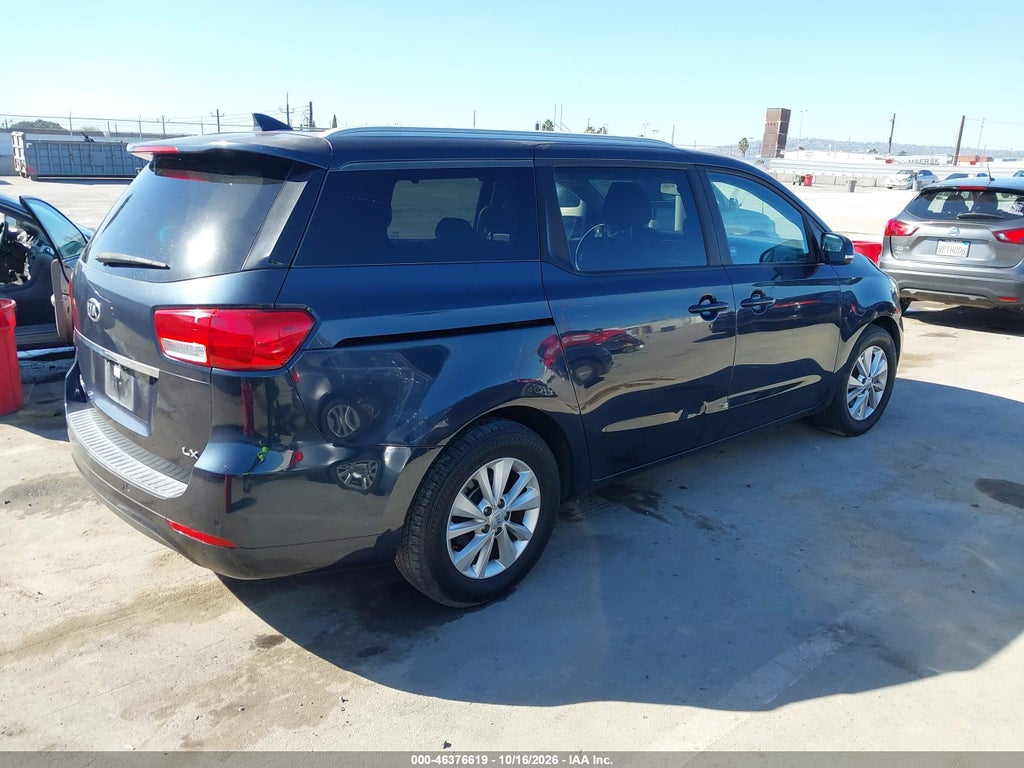 2016 Kia Sedona LX photo 4