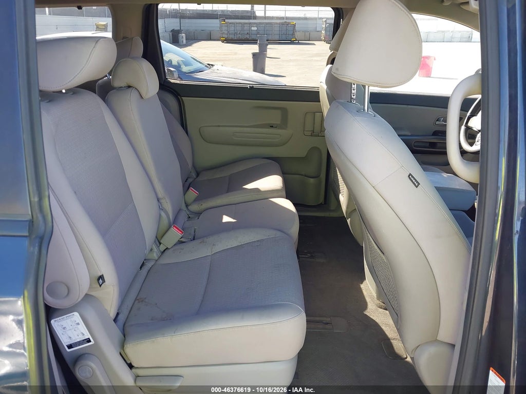 2016 Kia Sedona LX photo 8