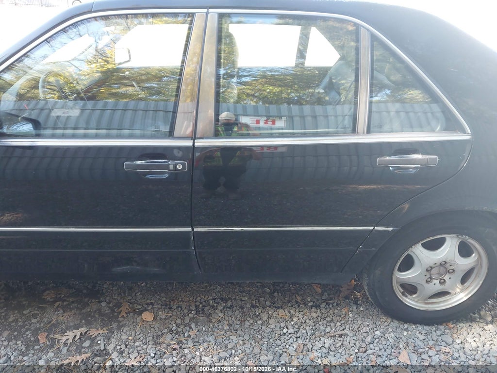 1997 Mercedes-Benz S 320 Base SWB photo 6