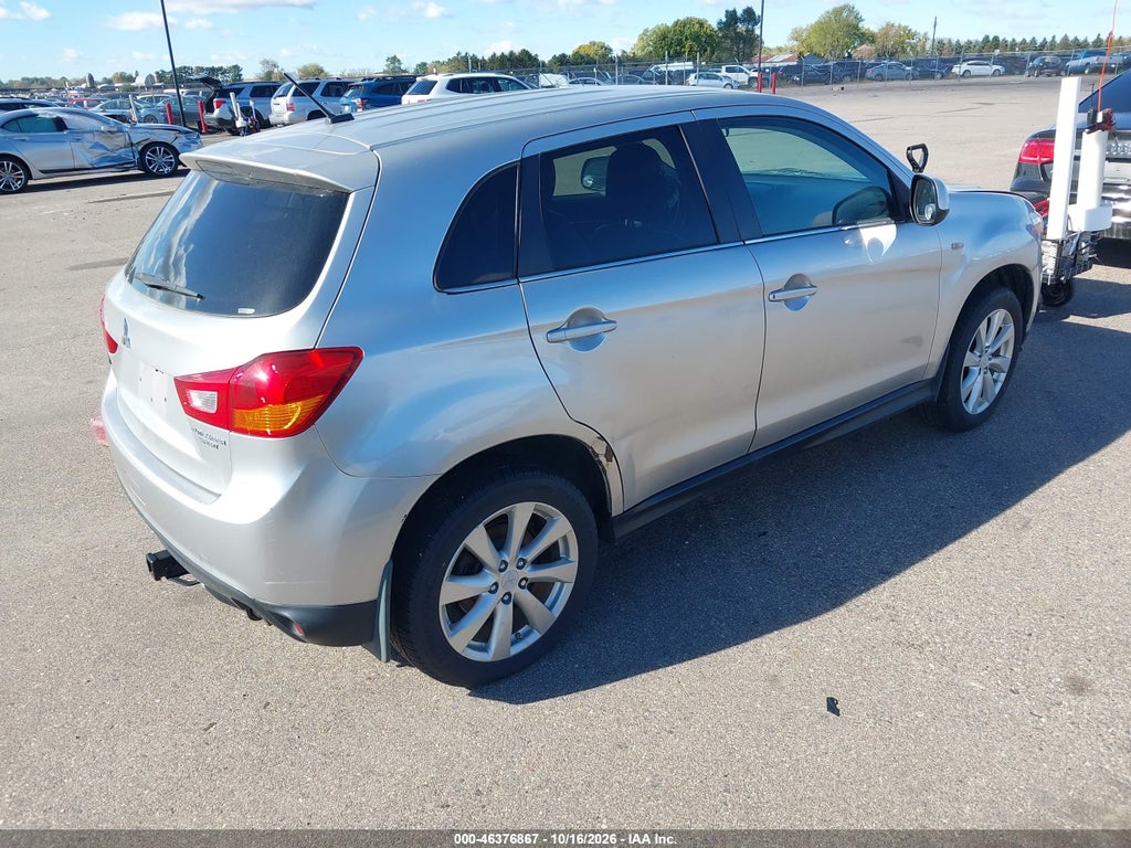 2014 Mitsubishi Outlander Sport SE photo 4