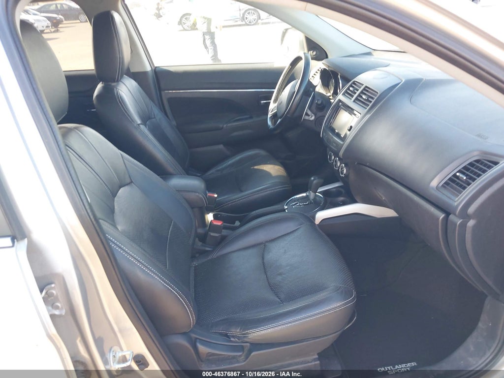 2014 Mitsubishi Outlander Sport SE photo 5