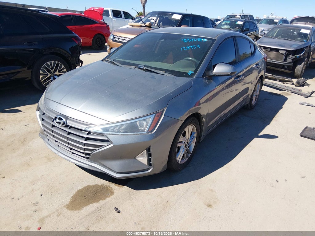 2019 Hyundai Elantra SEL photo 2