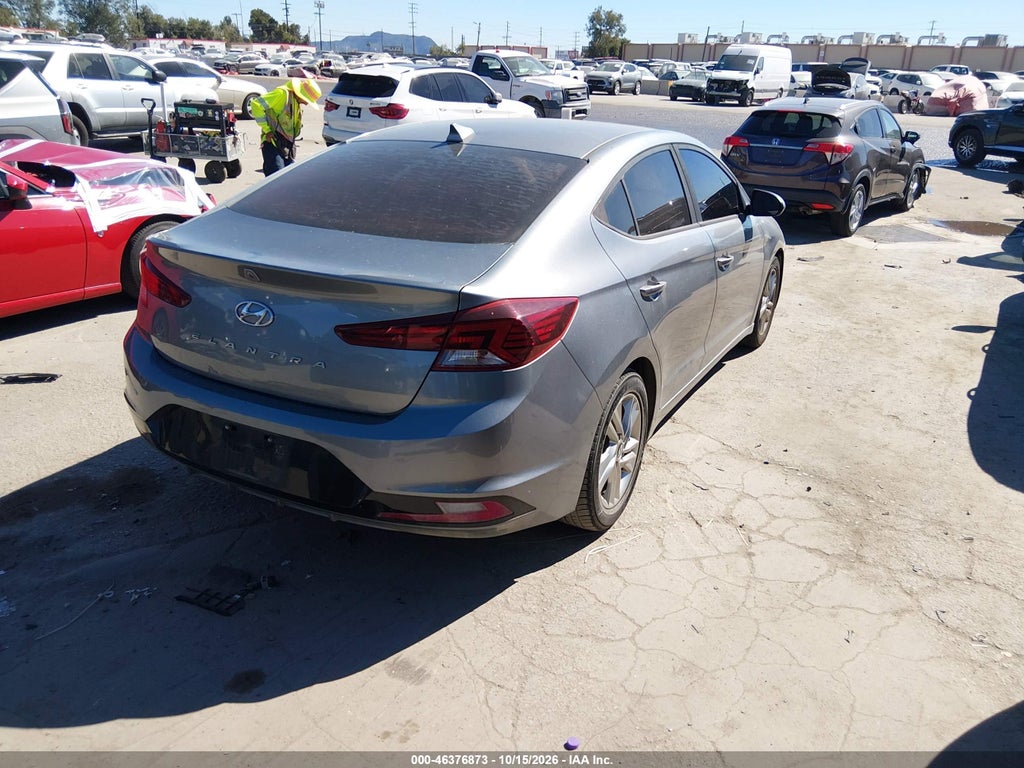 2019 Hyundai Elantra SEL photo 4
