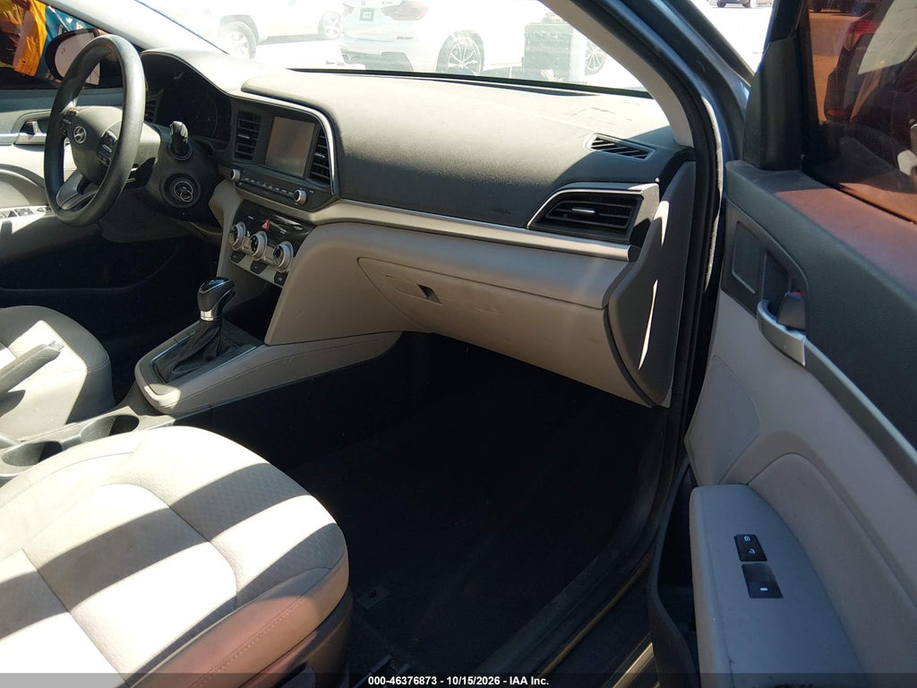 2019 Hyundai Elantra SEL photo 5
