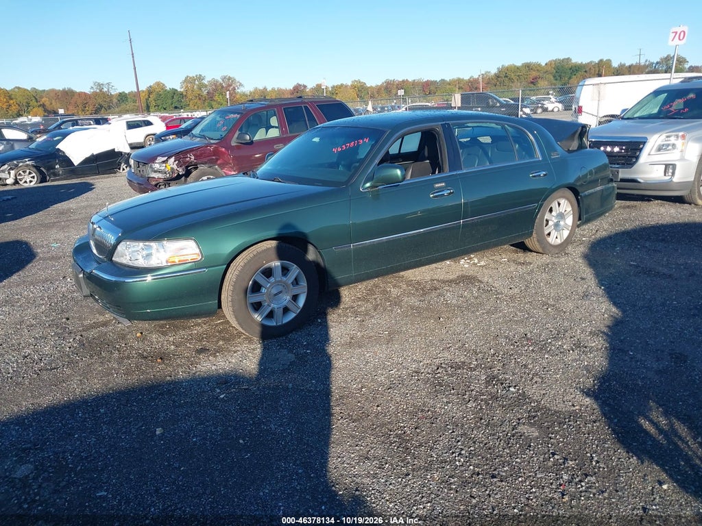 2007 Lincoln Town CAR Executive L photo 2